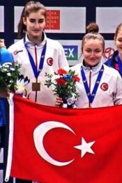 Bakan Osman Aşkın Bak’tan Şampiyon badmintonculara tebrik